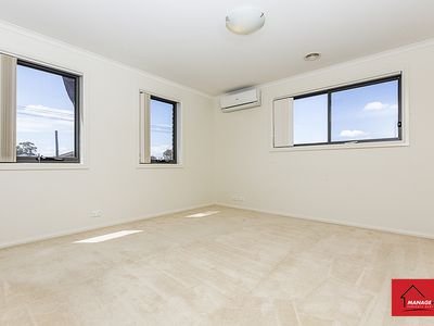 1 / 6 Adams Street, Queanbeyan West