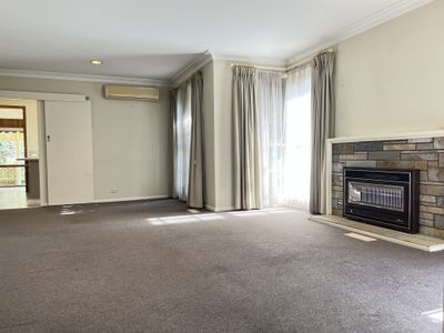 11 Walton Heath Crescent, Mount Waverley