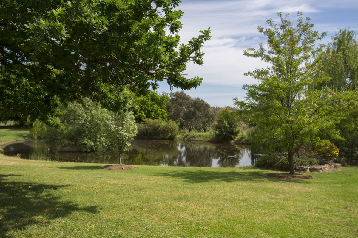 405 Oak Valley Road, Avenel