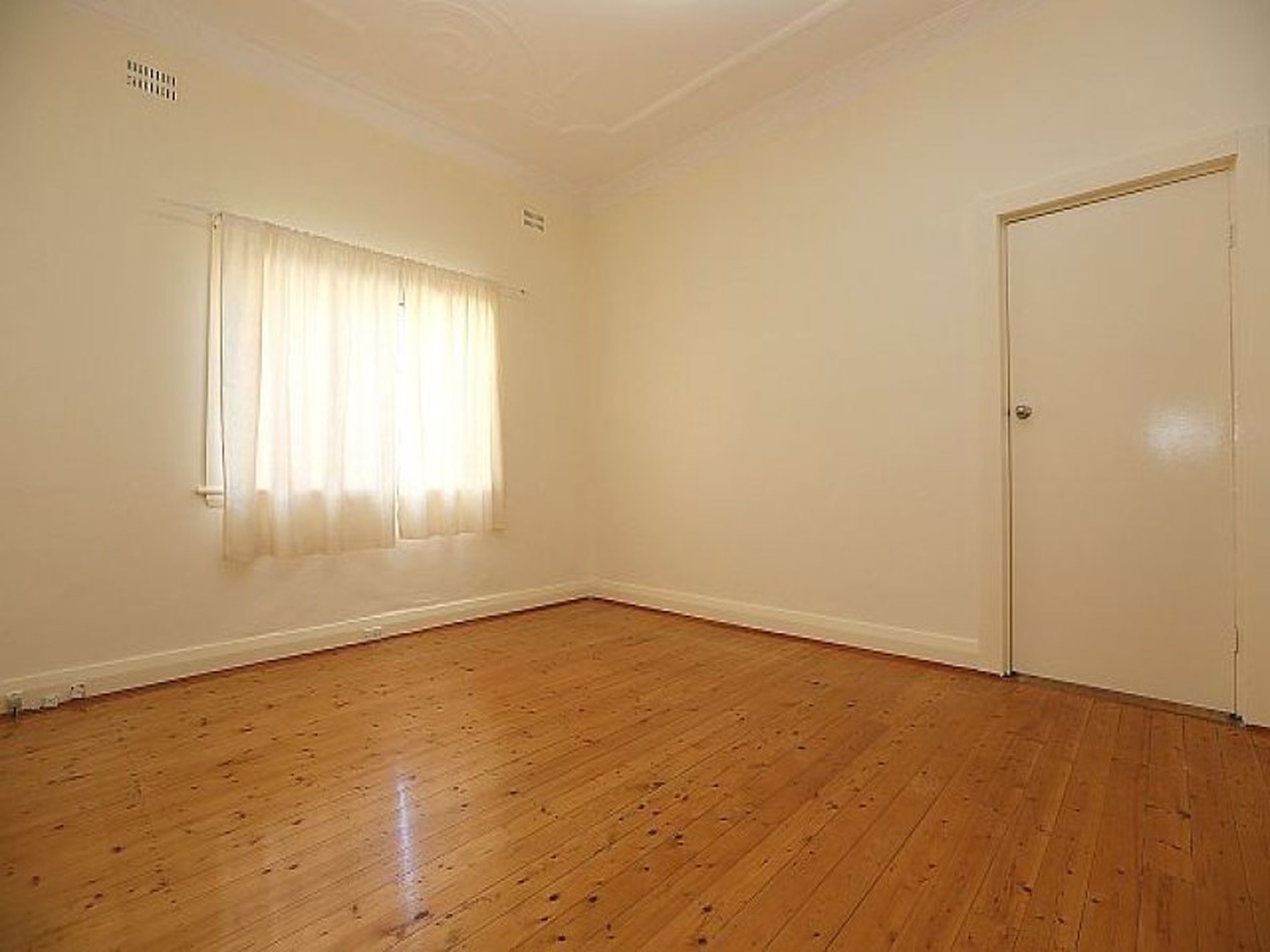 4 The Boulevarde, Yagoona