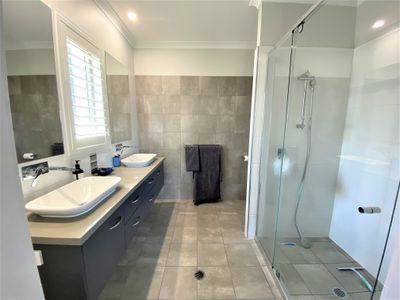 40 Admiralty Drive, Safety Beach