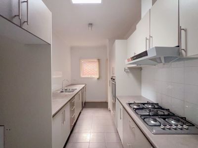 2 / 8 Faye Street, Reservoir