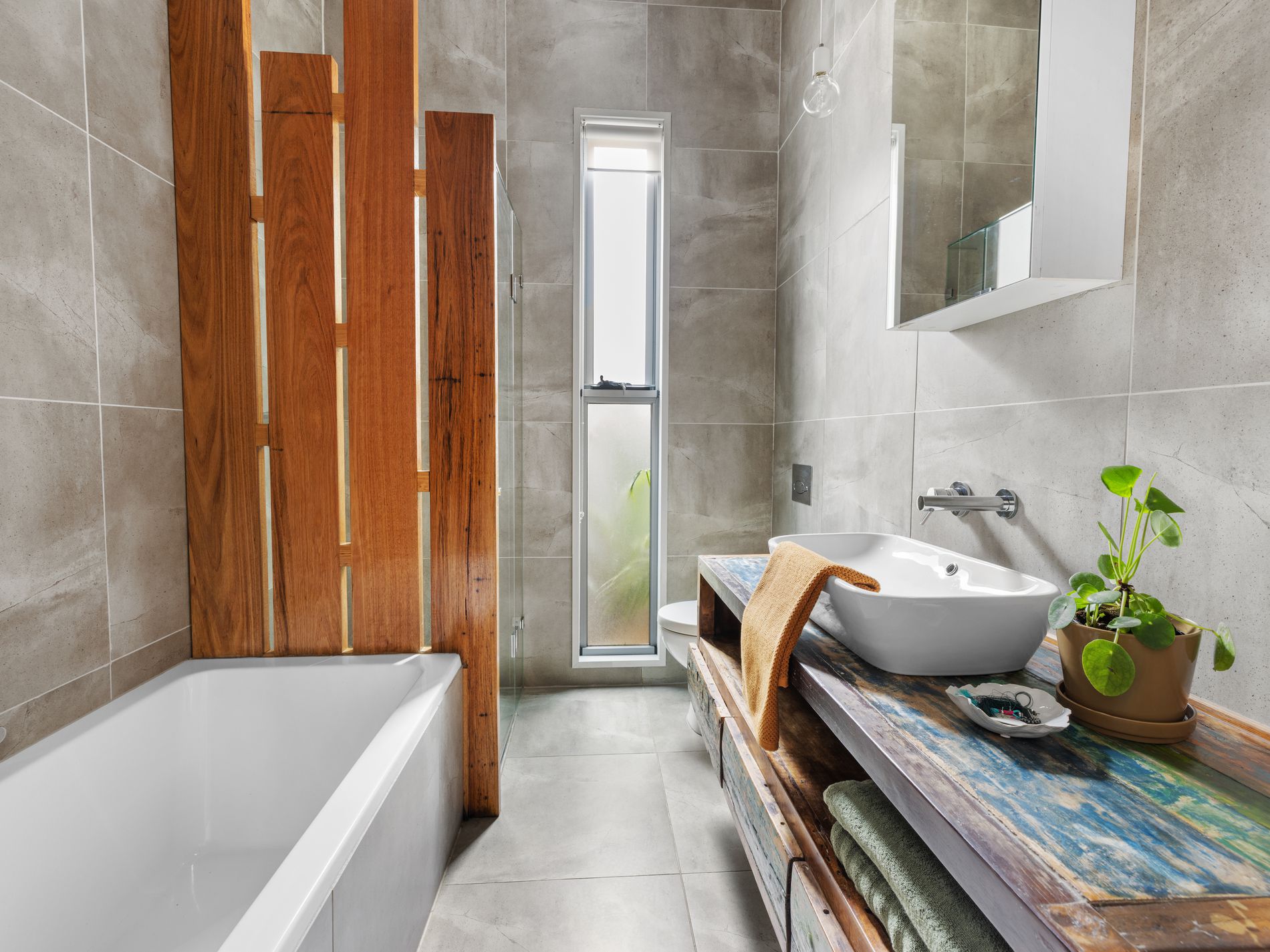 142 North Road, Newport