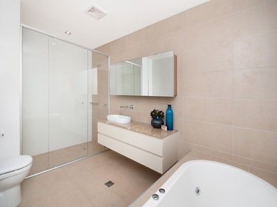 6 Mariners Drive, North Ward