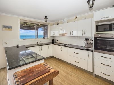 48 Sunset Boulevard, Kianga