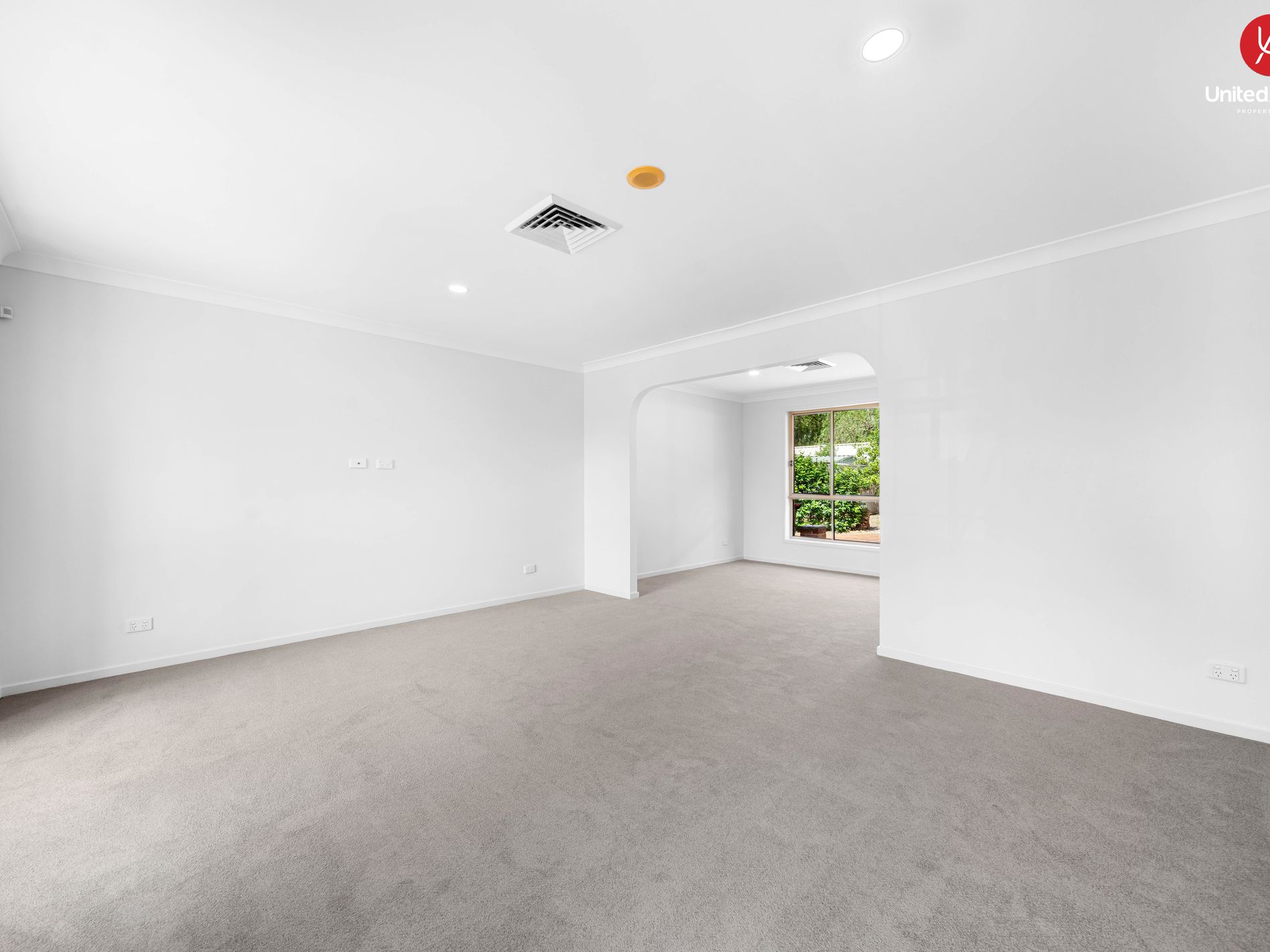 85 EDINBURGH CIRCUIT, Cecil Hills