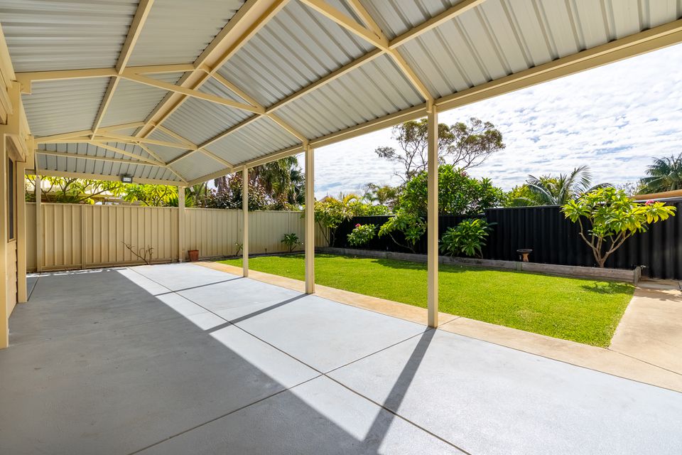 594 Safety Bay Rd, Waikiki