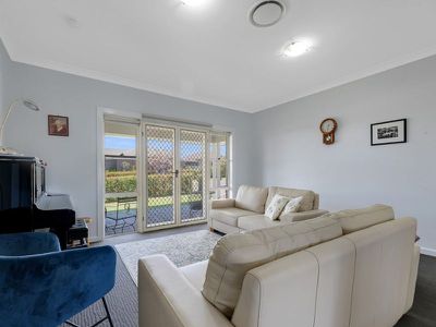 7 Sanctuary Place, Hillvue