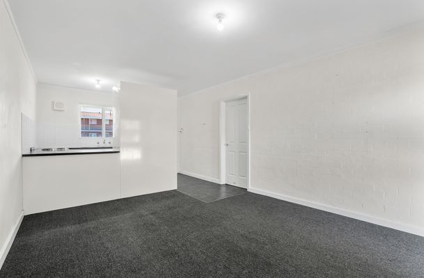 2 / 15 Corvus Place, Rockingham