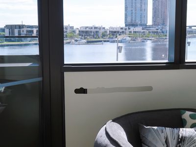 Stylish Waterfront Apartment, Docklands