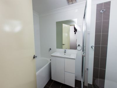 6 / 2 Dressler Court, Holroyd