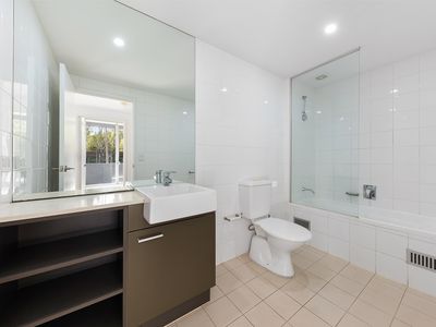 7 / 2 Hutchinson Walk, Zetland