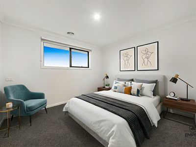 7 Crescendo Boulevard, Clyde