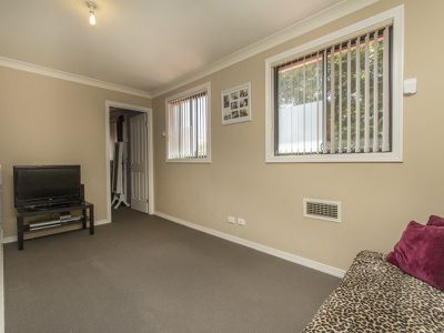 1 / 2 Marsden Road, Colyton