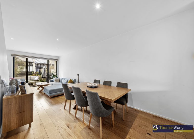 76 Central Park Walk, Cheltenham
