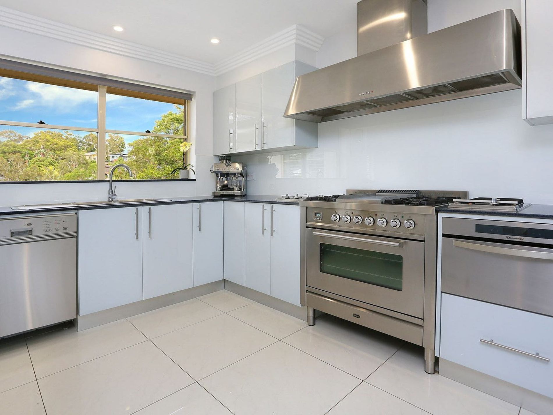 100 Matson Crescent, Miranda