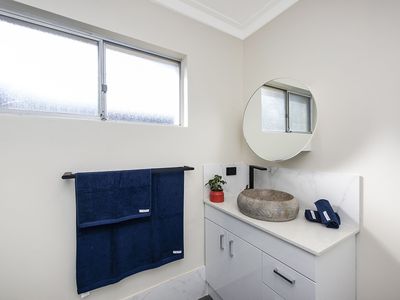 21 Sutherland Close North, Guildford