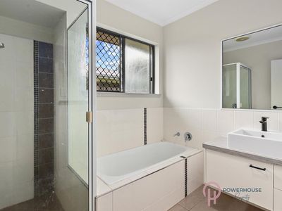 4 Mount Close, Edmonton