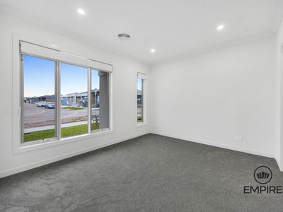 16 Sandalwood Crescent, Clyde North