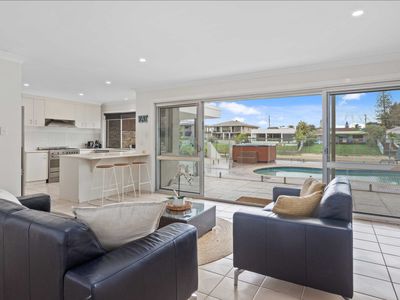 17 Maureen Court, Broadbeach Waters