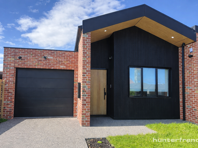 1 / 4 Bunting Court, Altona North
