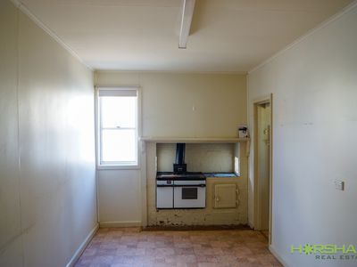 12 Railway Avenue, Horsham