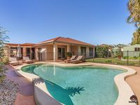 45 Gippsland Drive, Helensvale