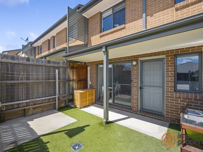 23 / 11 Starcevich Crescent, Jacka