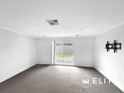 2 Greenfield Court, Cranbourne North