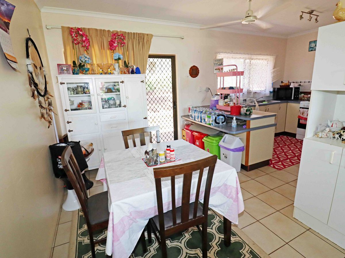 7 Centenary Drive, Atherton