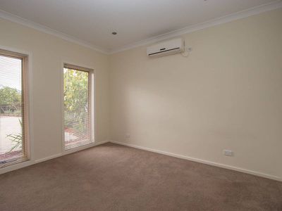 2 / 77 Cambridge Drive, Mansfield