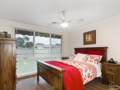 130 Oaktree Drive, Hampton Park