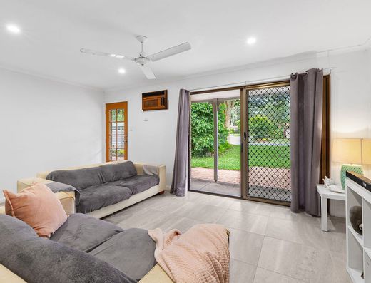 Renovated Old Tewantin home (unfurnished) image 2