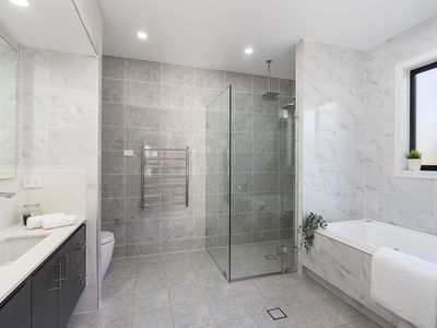 194 Kissing Point Road, Turramurra