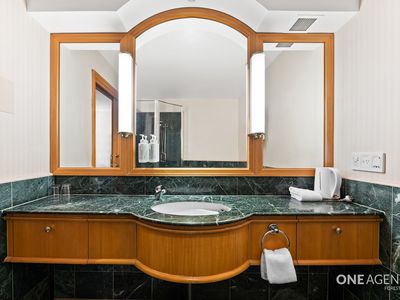 303 / 2801-2833 Gold Coast Highway, Surfers Paradise