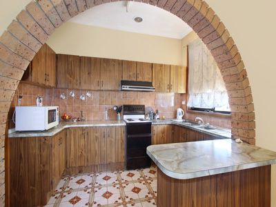 1 / 10 Sixth Avenue, Port Kembla