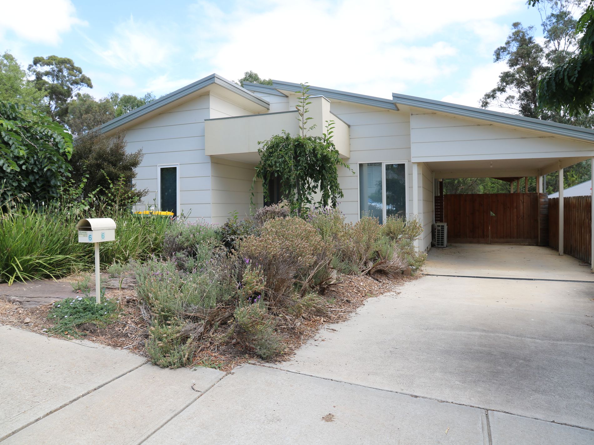 6 PROSPECT RISE, Yea