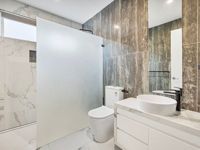 4 Crowther Place, Curtin