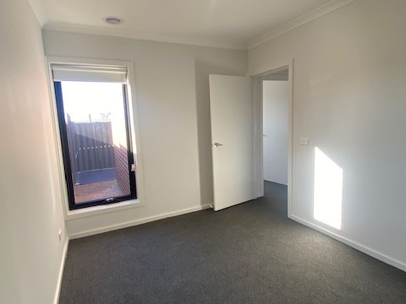 81 Madeira Dr, Truganina