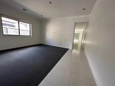5 Hemingway Grove, Cranbourne West