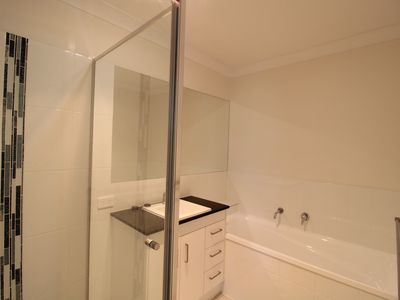 1 / 18 Goal Crescent, Griffin