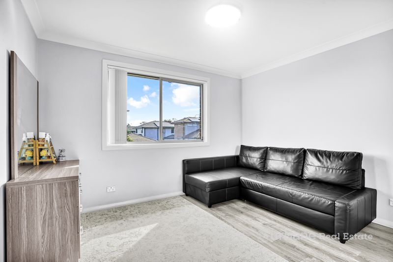 12 Raspberry Crescent, Schofields