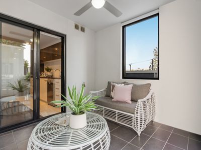 1 / 3 Harrys Road , Taringa