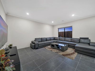 27 Cortajalla Avenue, Clyde North
