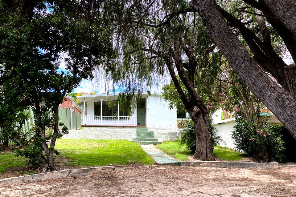 84 Safety Bay Rd, Shoalwater