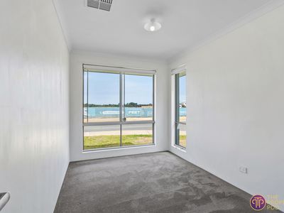 18 Fenchurch Drive, Hilbert