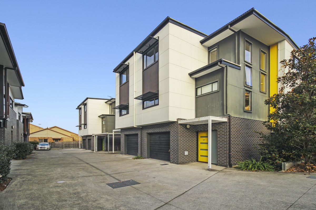 Luxury Living Redefined – Stunning Three-Storey Townhome in Boutique Complex