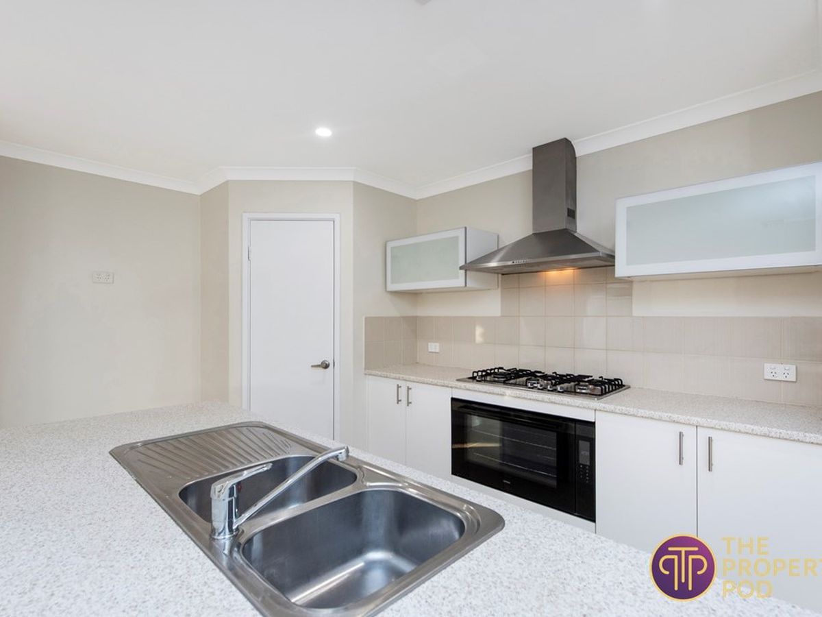 39 Sellafield Bend, Waikiki