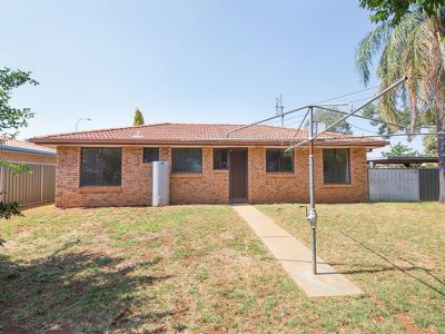 9 Bass Place, Dubbo