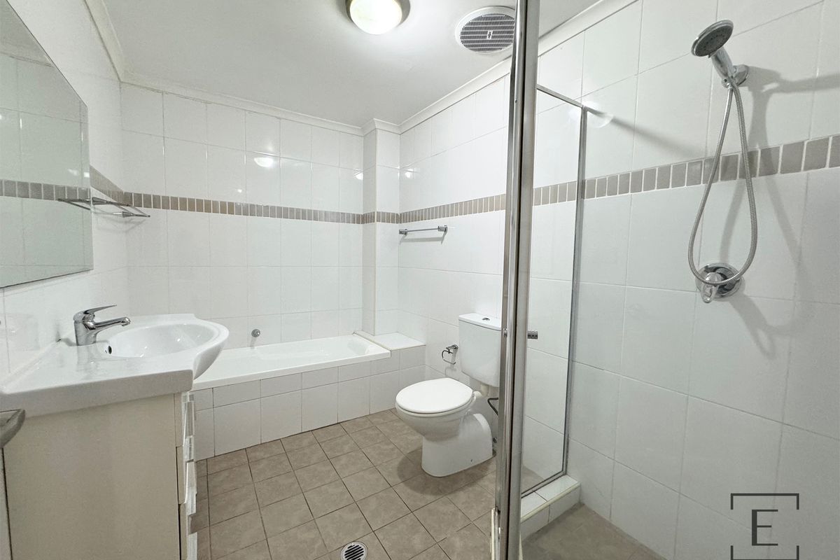 8 / 2 Tavistock Road, Homebush West